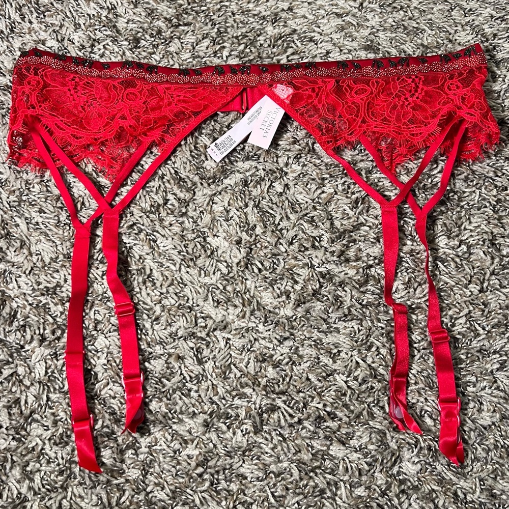 Victoria’s Secret NWT M/L Cherry Shine Red Lace Lingerie Garter Belt